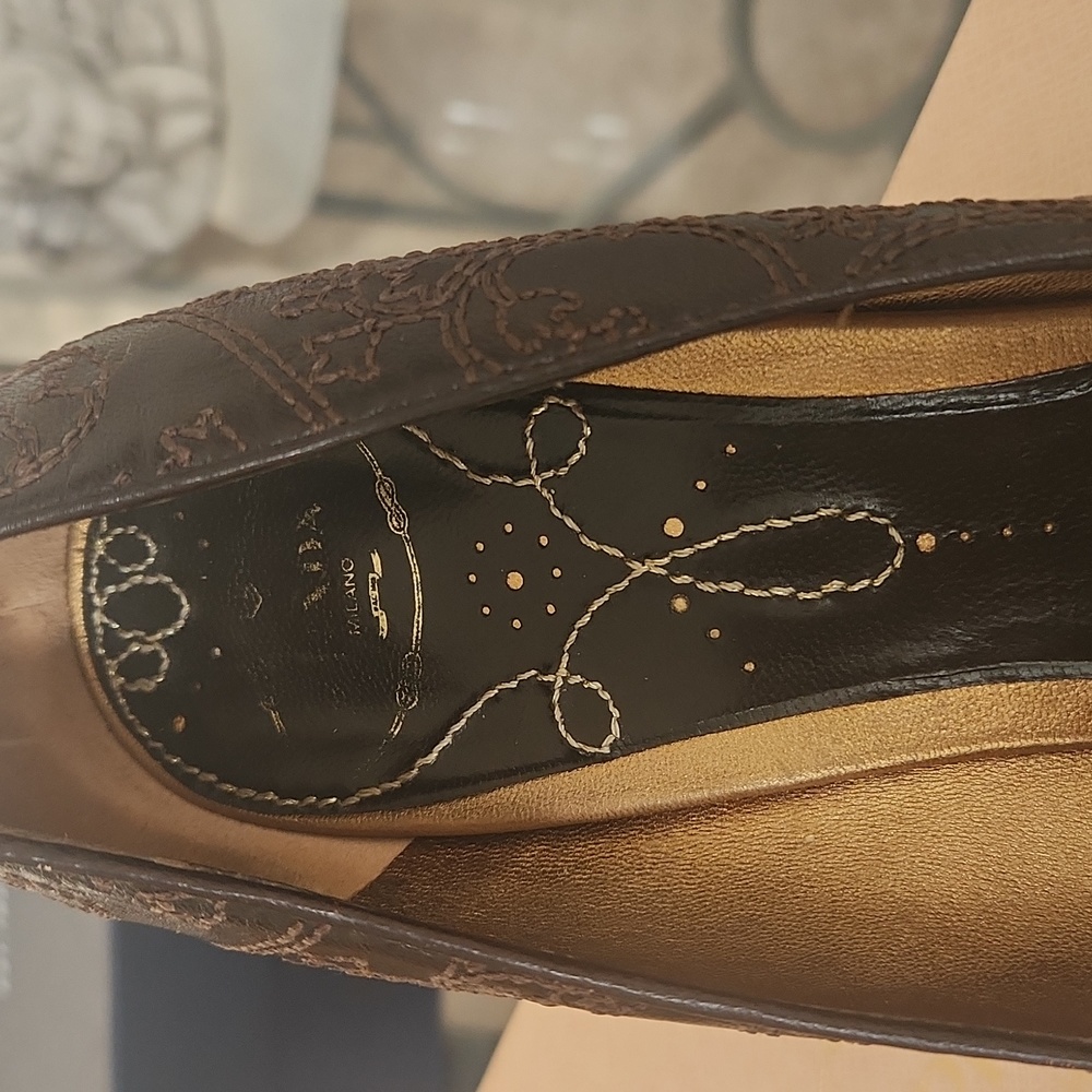 PRADA MILANO MADE IN ITALY SIZE 381/2 HEELS. All my shoes are authentic. - Picture 3 of 9